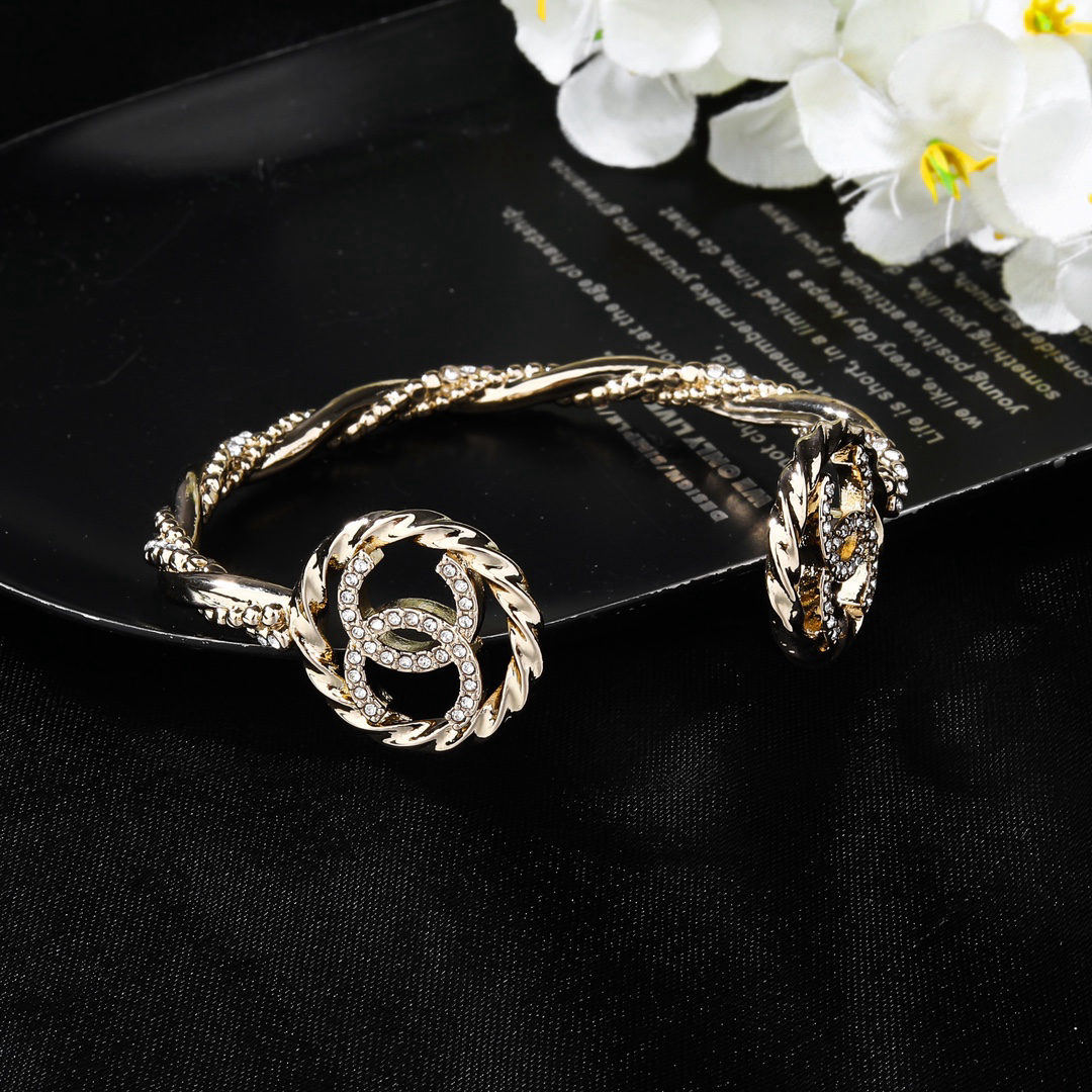 Chanel full diamond double C bracelet