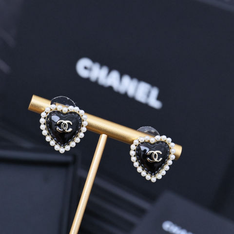 Chanel 26 Early Spring Heart Pearl Earrings